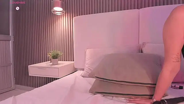 annie_clarkson's Live XXX Chat