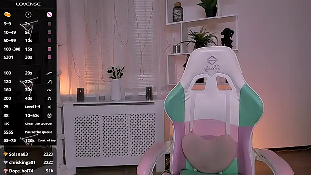 XXX chat uživo modela _Rein_ramm