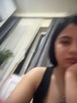 Chatroom XXX en direct de LilyLovell