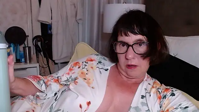 BigbustedBrenda's Webcam Show