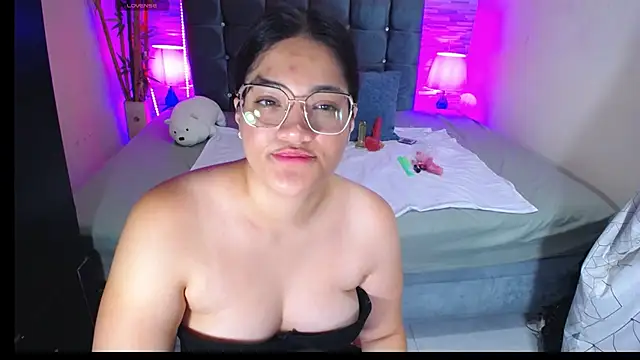 Valeri_hot22 élő XXX-chatje
