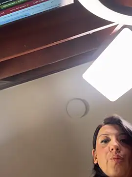 VictoriaHenao Chat XXX in diretta