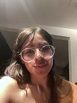 Jade_Zephyra Adlı Modelin Canlı XXX Sohbeti