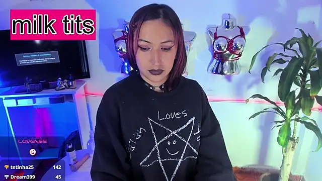 LucyStrike_'s Live XXX Chat