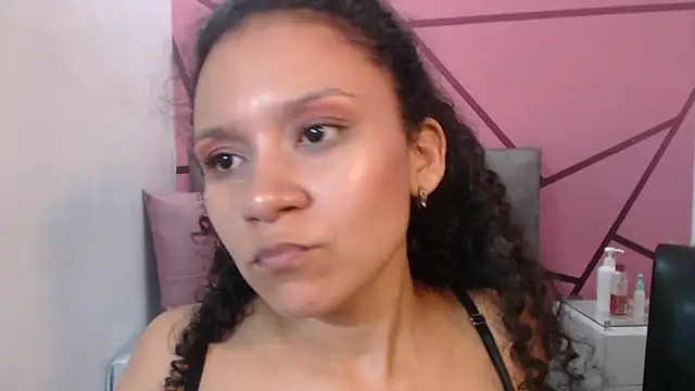 Little18Doll Adlı Modelin Canlı XXX Sohbeti
