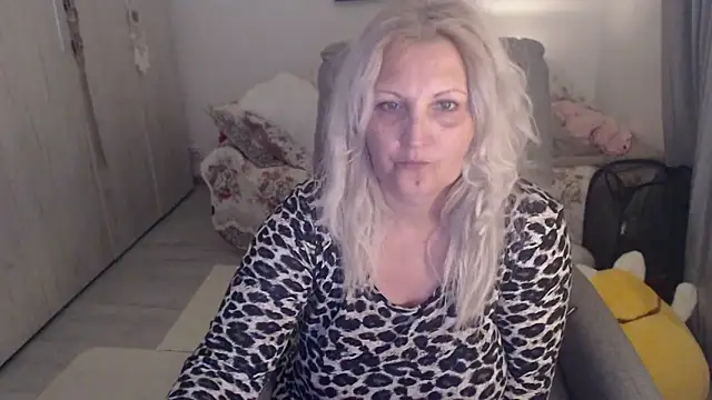 Divineblond Live XXX Chat