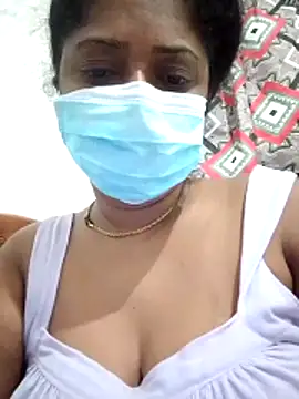 Show modela boosypussy na web-kameri