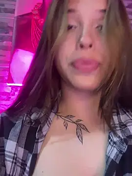 lunacandy_0 élő XXX-chatje