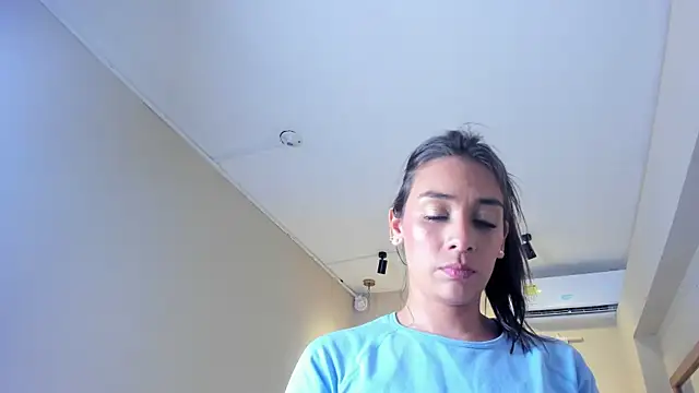 NahimiThompsonのライブXXXチャット