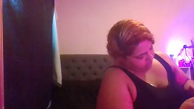 1n0nlythroat's Live XXX Chat