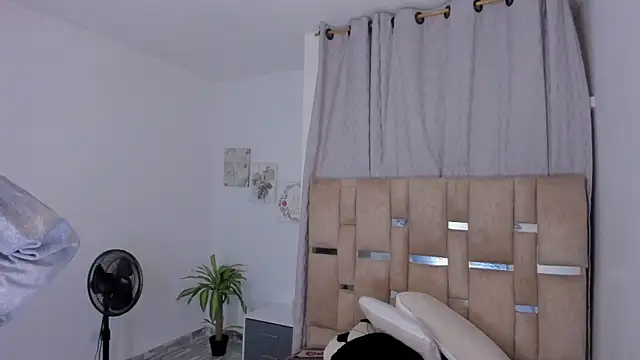 Alaia2's Live XXX Chat