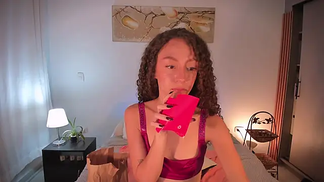 ChloeMoreti Adlı Modelin Canlı XXX Sohbeti