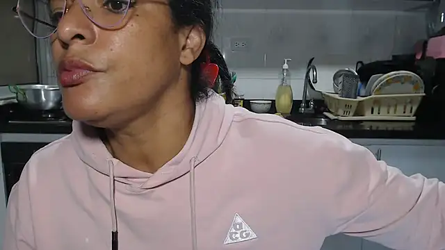kateleyagrey Adlı Modelin Canlı XXX Sohbeti