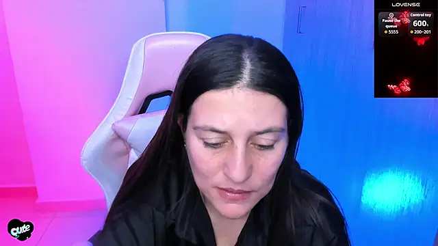 Saskyaa Adlı Modelin Canlı XXX Sohbeti