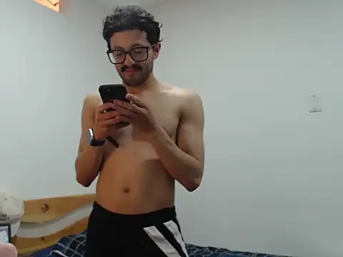 CuriousTomX webcam show