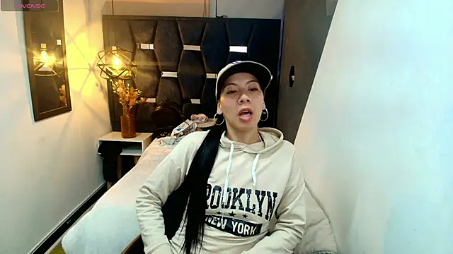 Abril_Fox__ élő XXX-chatje