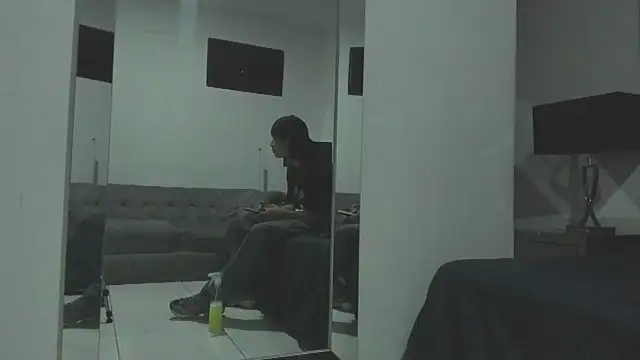 XXX chat uživo modela TonyBenedetti
