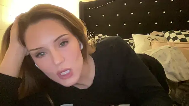 sexylilly69 Show in webcam