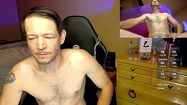 MasterForgedRayy: διαδικτυακό σόου στην κάμερα