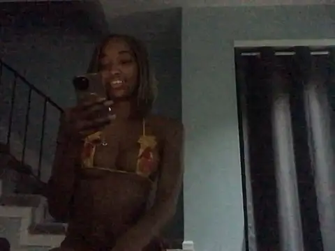 LunaBl00m Chat XXX in diretta