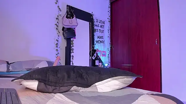 little_kayla_'s Live XXX Chat