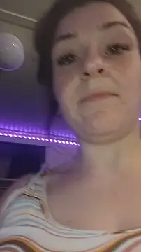 xKittyMeowz Show in webcam