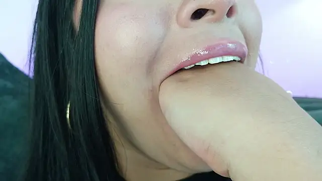 XXX chat uživo modela mia_roux1