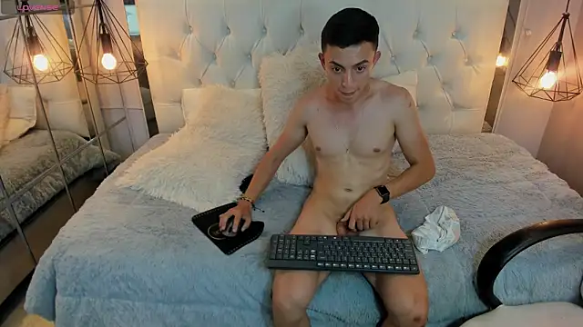 Show modela oliver_chaze_ na web-kameri
