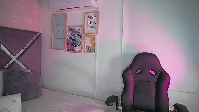 Czat XXX na żywo – Naomi-Gray