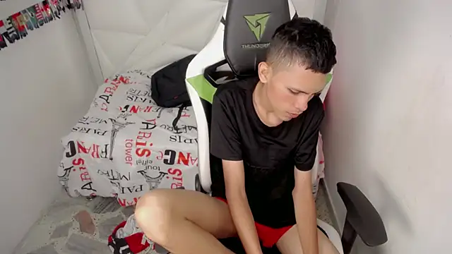 sombra_18 লাইভ XXX চ্যাট