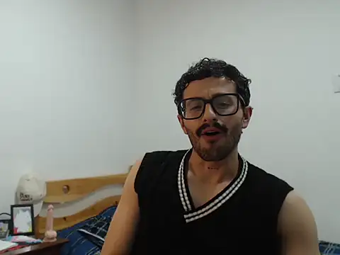 CuriousTomX webkamerás műsora