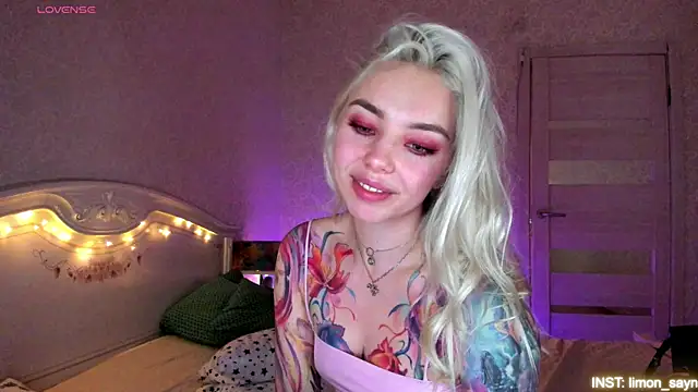 Chatroom XXX en direct de LillyMoure_