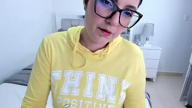 Camilaa_bueno Chat XXX in diretta