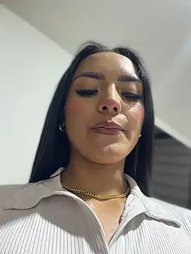 isabella-rouse élő XXX-chatje