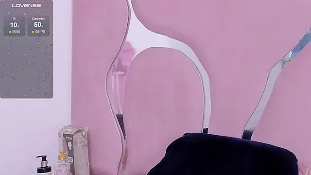 sharithasm Adlı Modelin Canlı XXX Sohbeti
