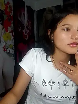 Sweet_Innocence_'s Live XXX Chat
