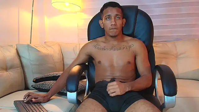 ricky_spensar23cm_: απευθείας συνομιλία ΧΧΧ