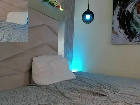CloeCorall_ Webcam show
