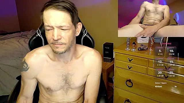 MasterForgedRayy Show in webcam