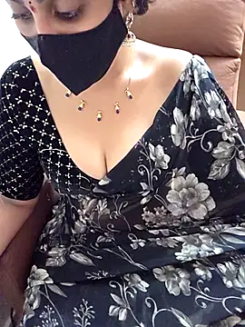 Roja-Telugu777 Adlı Modelin Canlı XXX Sohbeti