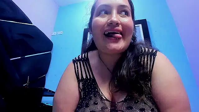 MiaRouss69's Live XXX Chat