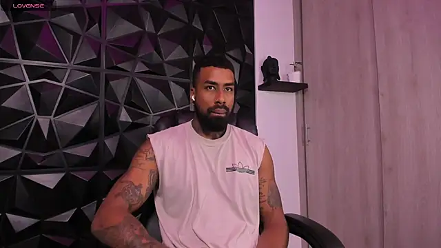 XXX chat uživo modela OstinDaniels