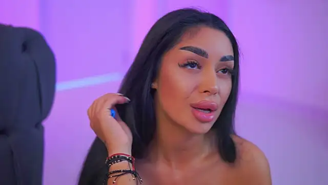 LatinaMorene Webcam show