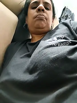 Zeyllyjhonson's Live XXX Chat