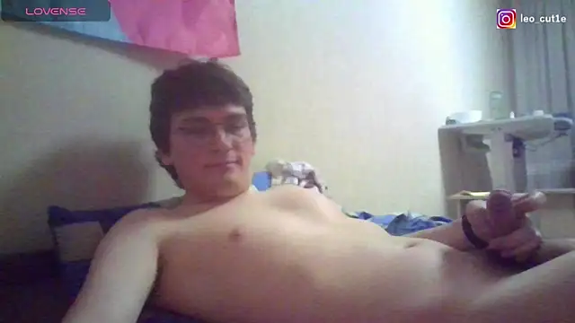 Вебкам-шоу leo_cutie