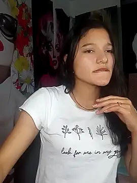 Sweet_Innocence_ Adlı Modelin Canlı XXX Sohbeti