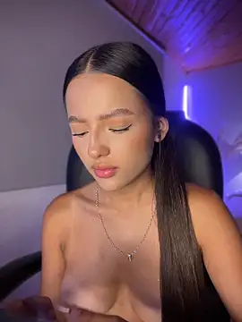 Sofia18_pinkk's Live XXX Chat