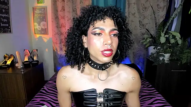 Angel_White25 Adlı Modelin Canlı XXX Sohbeti