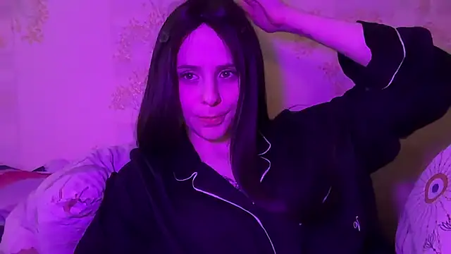 Pokazy przed kamerką – little_shy_girll