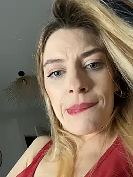 Bellalolahot Show Webcam